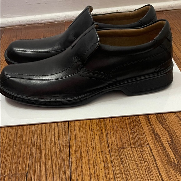 Clarks Tilden Black Leather Slip-On Men’s Loafers - Picture 6 of 9